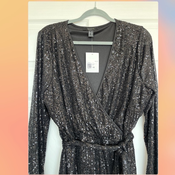 NWT Black Sequin Wrap Dress- Perfect for New Years! Forever 21 Size 1X - Picture 2 of 4